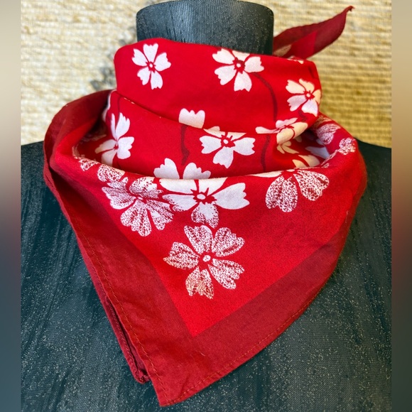 Vintage Bundle of Bandanas! - Picture 8 of 16